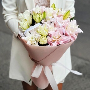 Букет из 7 пионовидных лилий в Королеве