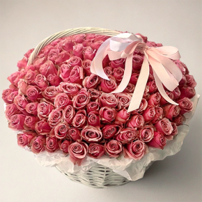 Композиция в корзине из 151 розы Ревиваль в Королеве