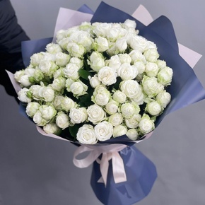 Букет из 25 кустовых пионовидных белых роз (60 см) в Королеве
