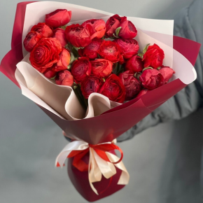 Букет из 21 красного ранункулюса в Королеве