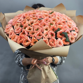 Букет "Персик" из 101 махровой розы Риджентс парк (60 см) в Королеве