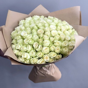 Букет 101 белая роза кения (40 см) в Королеве