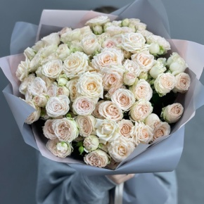 Букет "Кремовый микс" из 25 кустовых роз (50 см) в Королеве