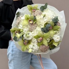 Букет "Эдем" из гортензии, орхидей, эустом, эвкалипта и озатамнуса в Королеве