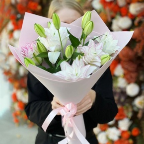 Букет из 3 пионовидных лилий в Королеве