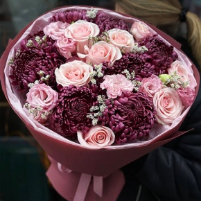 Букет "Романс" из хризантем Бигоуди, эустом, роз и лимониума в Королеве