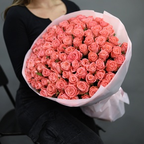 Букет 101 коралловая роза (70 см) в Королеве