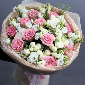 Букет "Пудровая мечта" из роз и эустом в Королеве