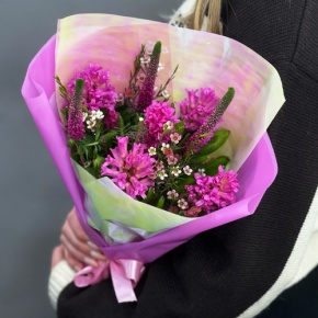 Букет "Вспышка" из гиацинтов, хамелациума и вероники в Королеве