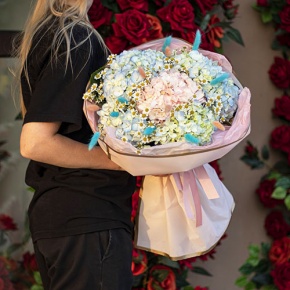 Букетик из гортензий и ромашек в Королеве