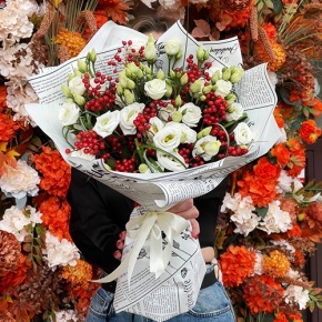 Букет "Рябиновый" из ягод калины и эустом в Королеве