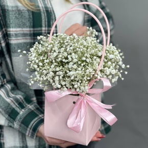Композиция в сумочке из гипсофил в Королеве