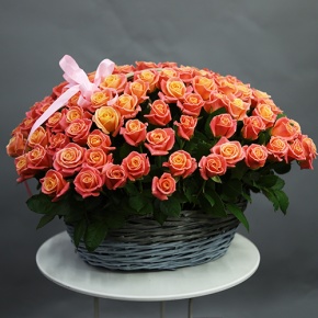 Композиция в корзине из 101 розы Мисс Пигги (50 см) в Королеве
