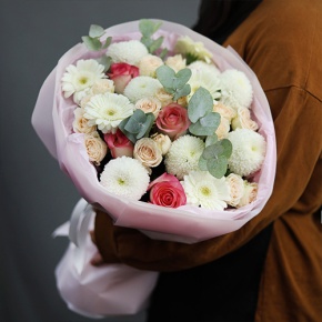 Букет "Пандора" из роз, эвкалипта, гербер и хризантем Момоко в Королеве