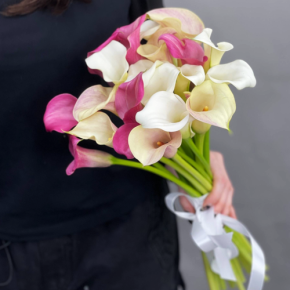 Букет из 21 каллы микс в Королеве