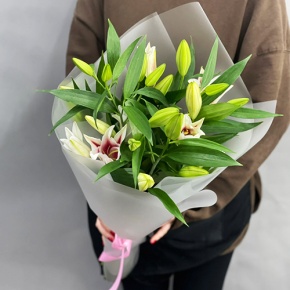 Монобукет из 3 бело-розовых лилий в Королеве