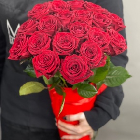 21 красная роза в конусе (50 см) в Королеве