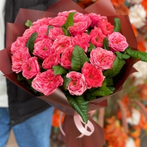 Букет из 25 махровых пионовидных роз Риджентс парк  (60 см) в Королеве