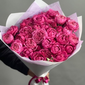 Букет из 11 кустовых пионовидных роз Джульетта в Королеве