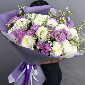 Букет "Лола" из хризантем Магнум, хамелациума и кустовых хризантем в Королеве