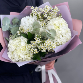 Букет "Суприм" из гортензий и хамелациума в Королеве