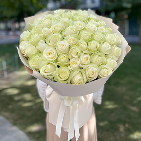 Букет "Манталь" из 51 белой розы (60 см) в Королеве