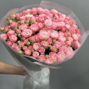 Букет из 33 кустовых пионовидных роз Бомбастик (60 см) в Королеве