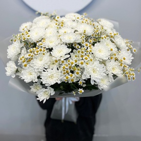 Букет из хризантем и ромашки в Королеве