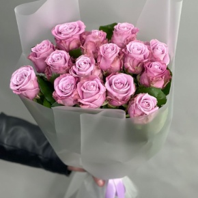 Монобукет из 15 малиновых роз Меритим (50 см) в Королеве