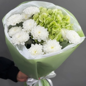 Букет "Линда" из хризантем и Голландской гортензии в Королеве