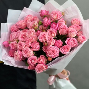 Букет из 11 нежных кустовых роз в Королеве