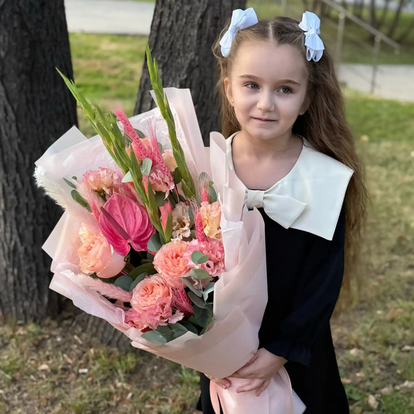 Букет на 1 сентября с гладиолусами, розами и антуриумом в Королеве