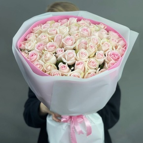 Букет из 51 нежной пастельной розы (60 см) в Королеве