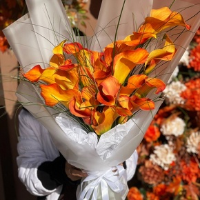 Монобукет из 21 оранжевой каллы в Королеве