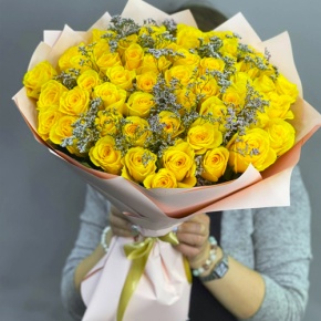 Букет из 51 лимонной розы с лимониумом в Королеве