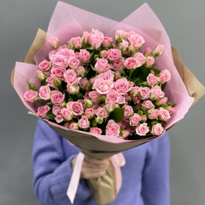 Букет  из 19 кустовых роз (60 см) в Королеве