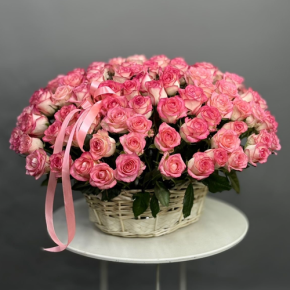 Композиция в корзине из 101 розы Джумилия в Королеве
