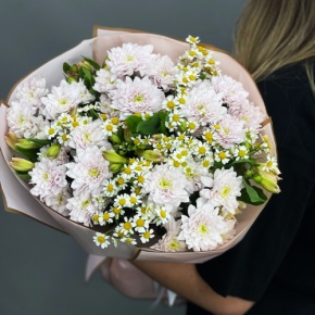 Букет "Сиэтл" из хризантем, альстромерий и ромашек в Королеве