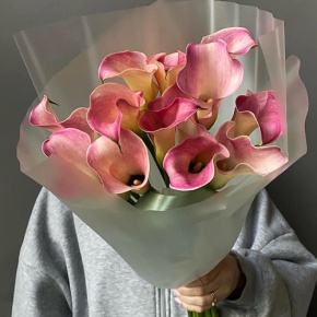 Букет из 13 нежных калл в Королеве