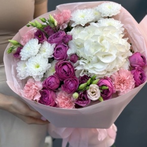 Букет "Вуаль" из хризантемы, кустовых пионовидных роз Мисти Баблз, диантусов, Голландской гортензии и эустом в Королеве