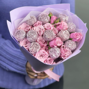 Букет из шоколадных пионов и кустовых роз в Королеве