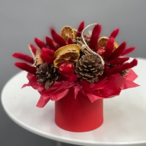 Композиция в шляпной коробке "Глинтвейн" из шишек, корицы и лагуруса в Королеве