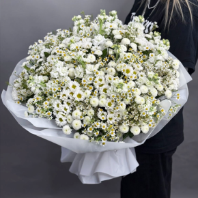 Букет "Эдем" из хризантем, маттиол и ромашек в Королеве