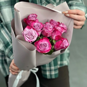 Букет "Сесилия" из 9 фиолетовых роз кения (40 см) в Королеве