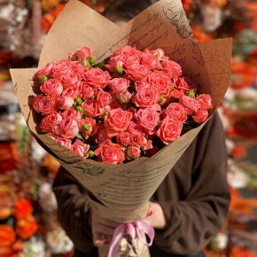 Букет из 15 кустовых коралловых роз (50 см) в Королеве