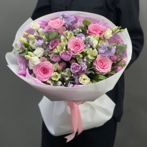 Букет "Хлоя" из альстромерий, кустовых роз, ароматных маттиол, эустом и махровых роз в Королеве