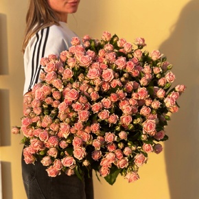 Букет из 39 нежных кустовых роз (70 см) в Королеве