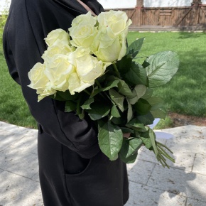 Букет из 9 белых роз (70 см) в Королеве