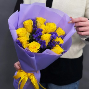 Букет "Лейкерс" из лимонных роз и статицы в Королеве