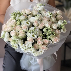 Букет "Пассаж" из эустом и кустовых роз в Королеве